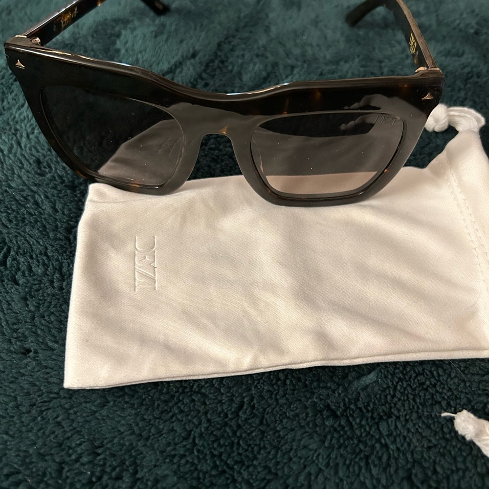 Dezi “Fall Back” Tortoise Shell Sunglasses- Worn … - image 2